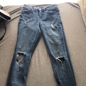 Super cute express jeans ripped size 0 to small for me but super cute!!